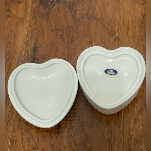Aynsley Fine Bone China "Cottage Garden" Heart Shaped
Trinket Box/Vanity Dish - Picture 2 of 5